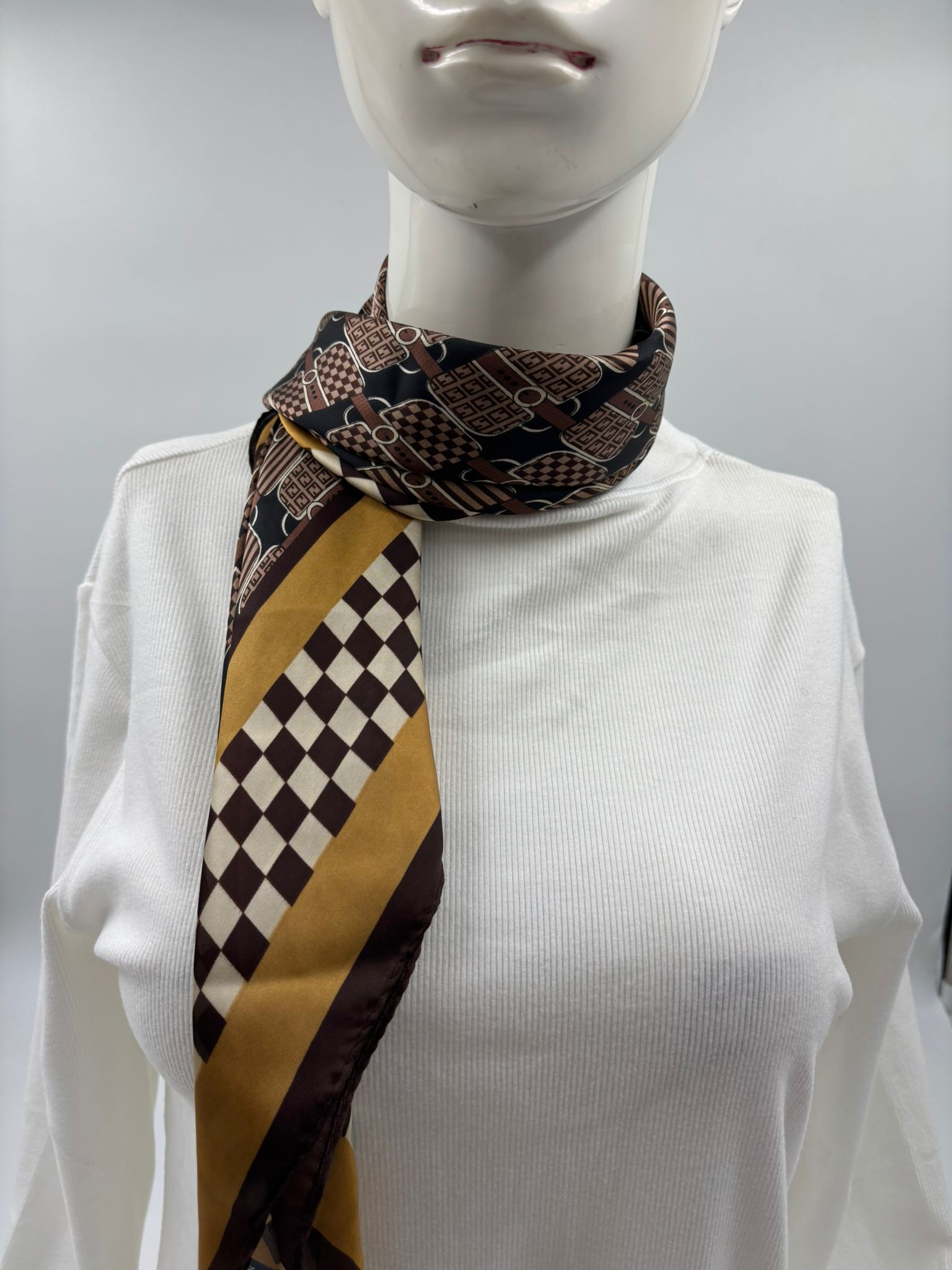 سكارف رقبة او الشنط