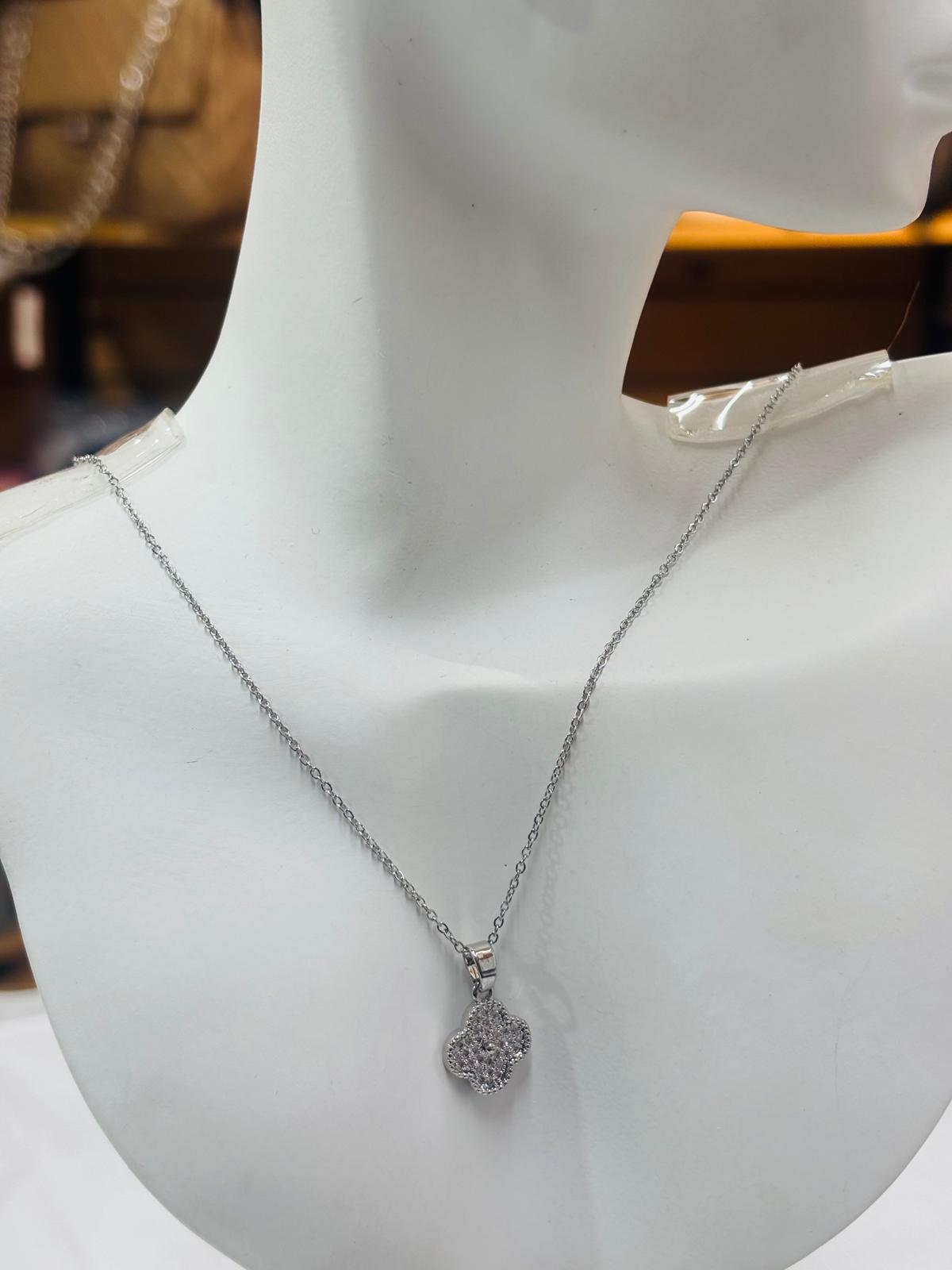 عقد ستانلس ستيل