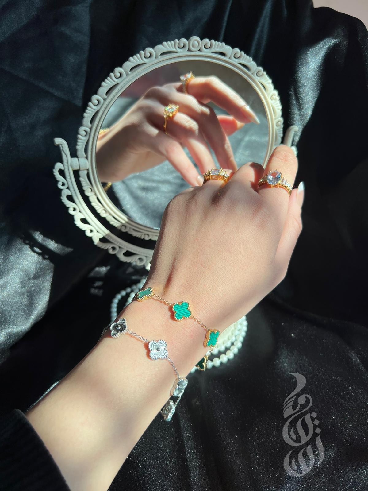 اسوارة فان كليف ستانلس 25