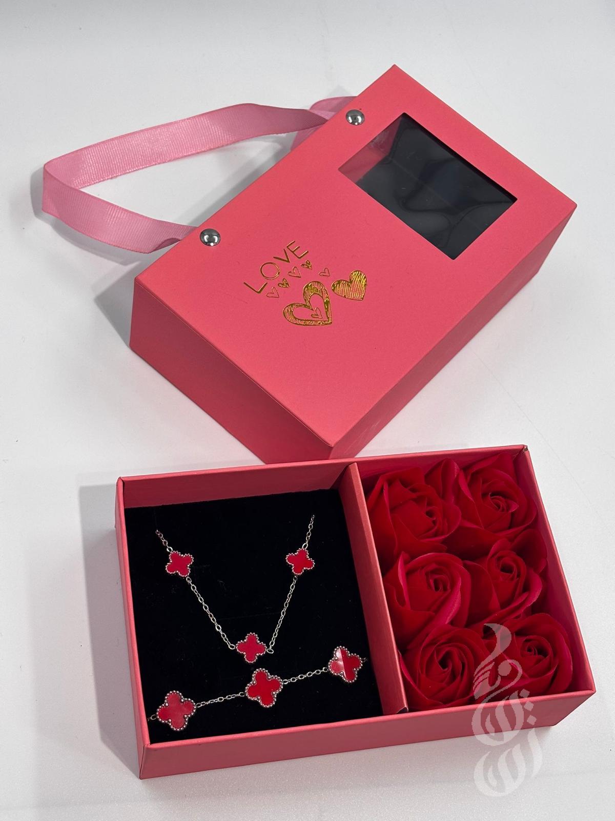 علبة اكسسوارات فان كليف احمر